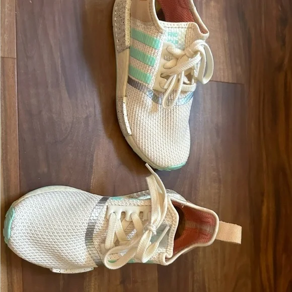 Adidas Cream and Mint Sneakers - Picture 3 of 10